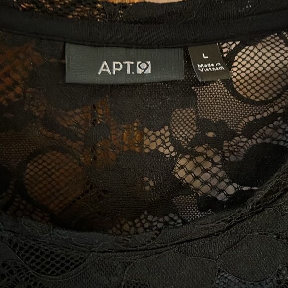 Apt 9 short sleeve top with pretty lace detail. - Picture 3 of 6